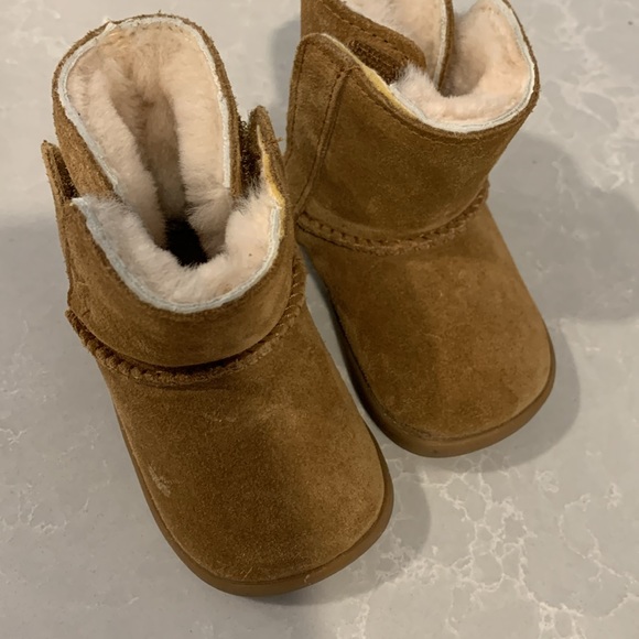 Baby Keelan Uggs - Picture 2 of 5